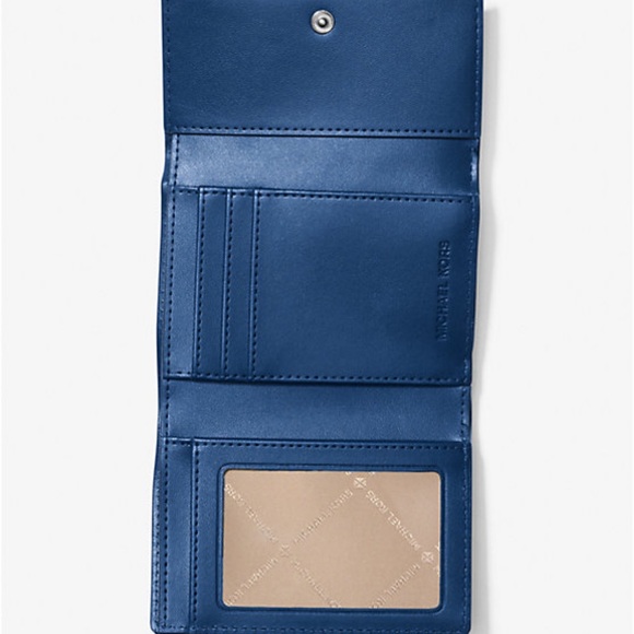 MICHAEL KORS Greenwich Medium Ombré Signature Logo Tri-Fold Wallet
Galaxy Blue - Picture 15 of 16